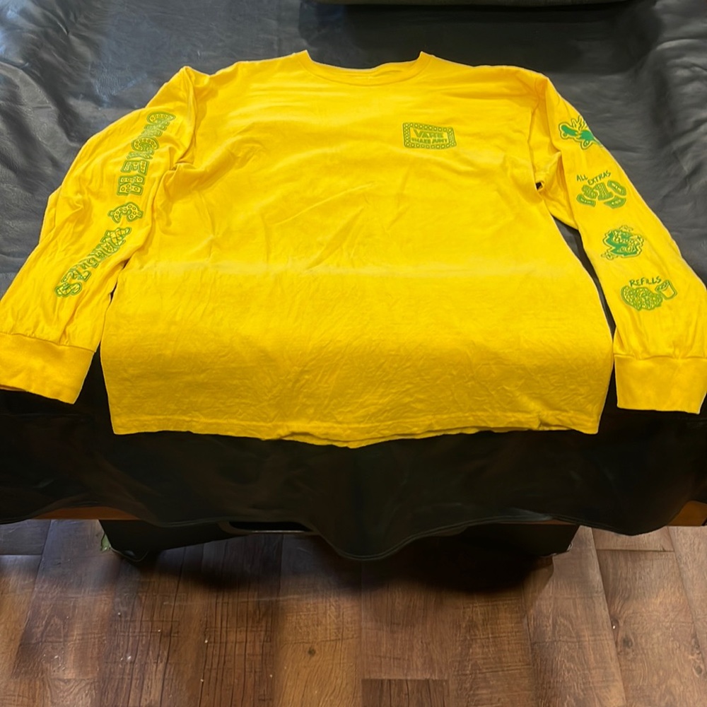 Vans long sleeve men’s t-shirt.  SIZE L